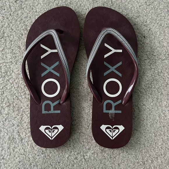 Maroon Roxy Flip Flops (Size 7) - Picture 1 of 2
